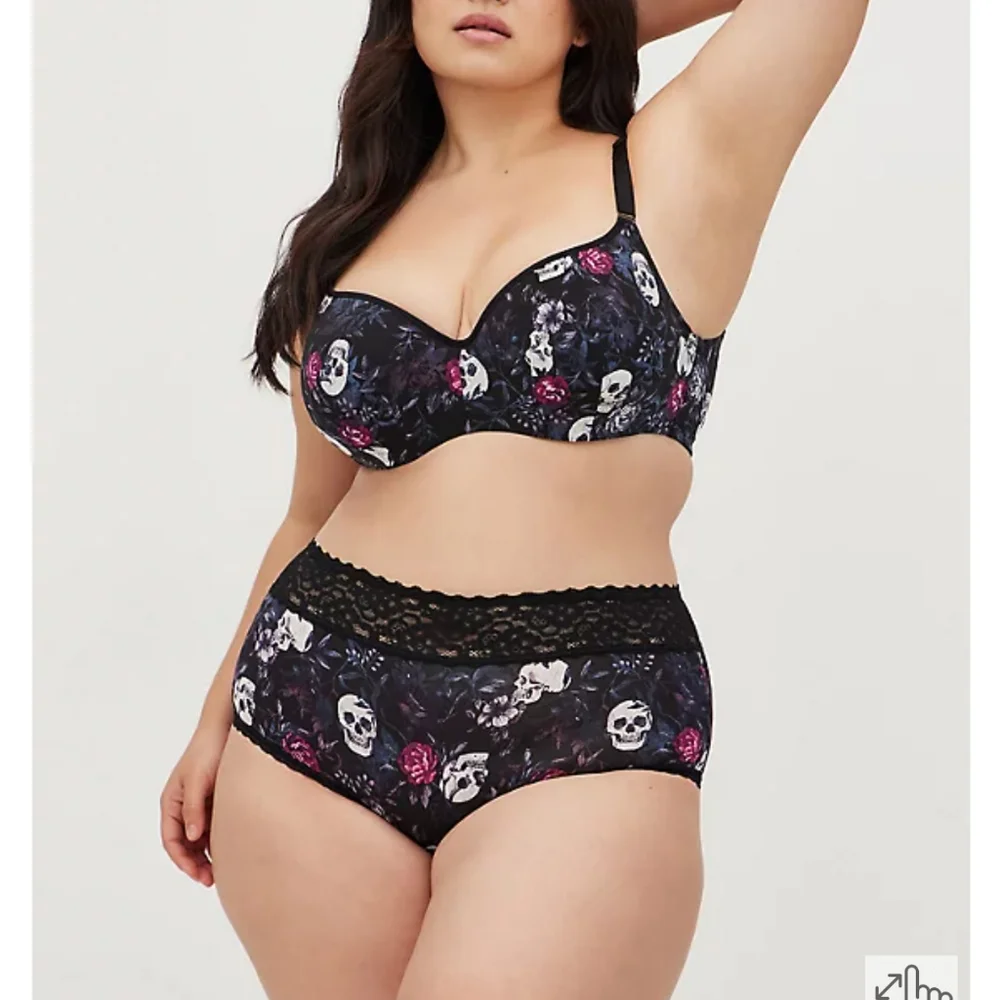 ✨NWT✨Final price Lightly Lined Full Coverage Balconette Bra-Black Skull/Roses - Picture 2 of 5